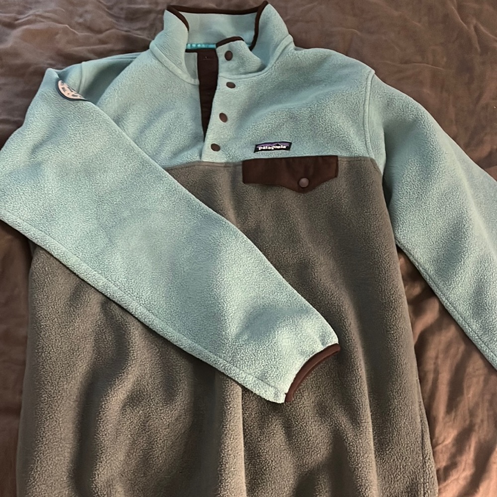 Unique Patagonia snap tee - good used condition